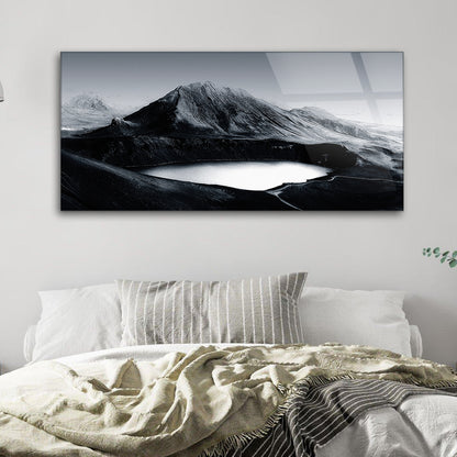 Picturesque Mountain Lake: Scenic Landscape Art