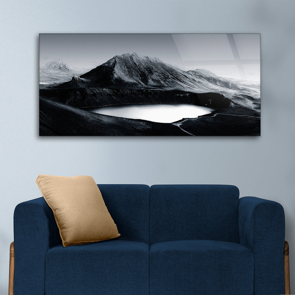 Picturesque Mountain Lake: Scenic Landscape Art